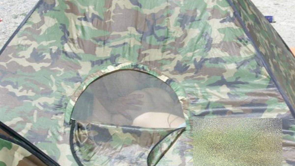 va ramane imaginea anului de pe litoral ce faceau in cort acesti tineri zgomotele care veneau de