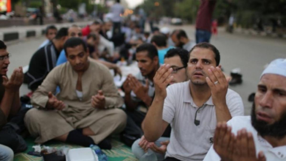 asalt al armatei egiptene impotriva militantilor intr un sat din apropiere de cairo