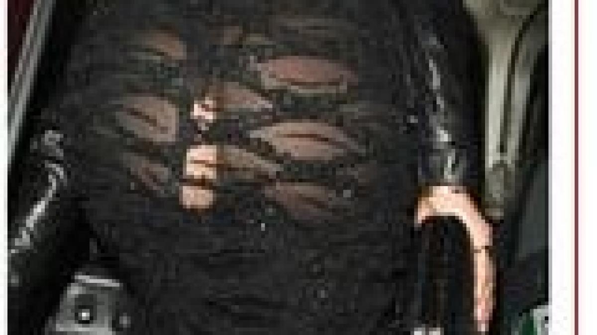 diva care s a facut de ras in stil mare era prea stramta rochia si a crapat pe ea se vedea totul