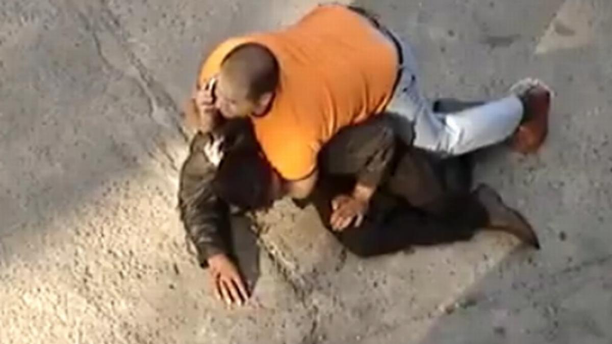 politistii sunt oameni ai legii si in timpul liber inspector de politie roman in lupta cu un hot rom