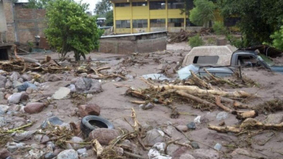 cel putin 160 de morti si disparuti in mexic din cauza celor doua furtuni