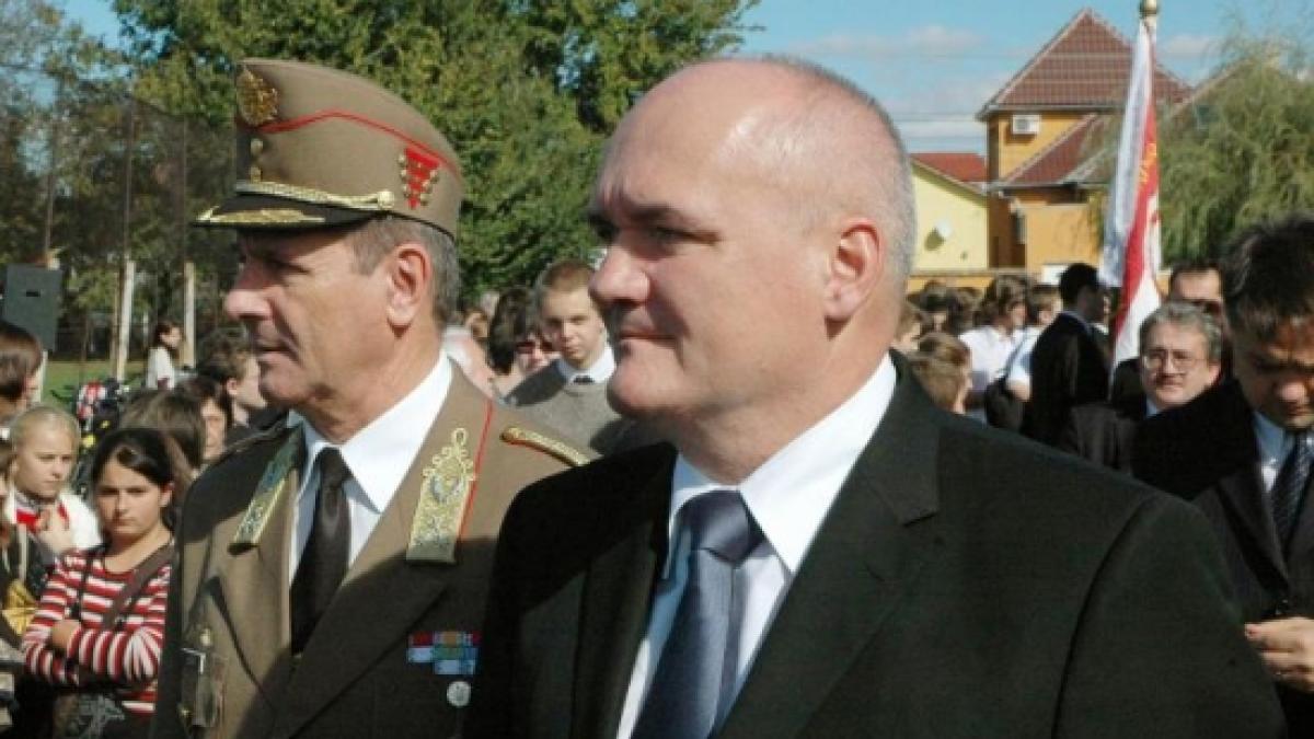 ministrul ungar al apararii ranit intr un accident rutier