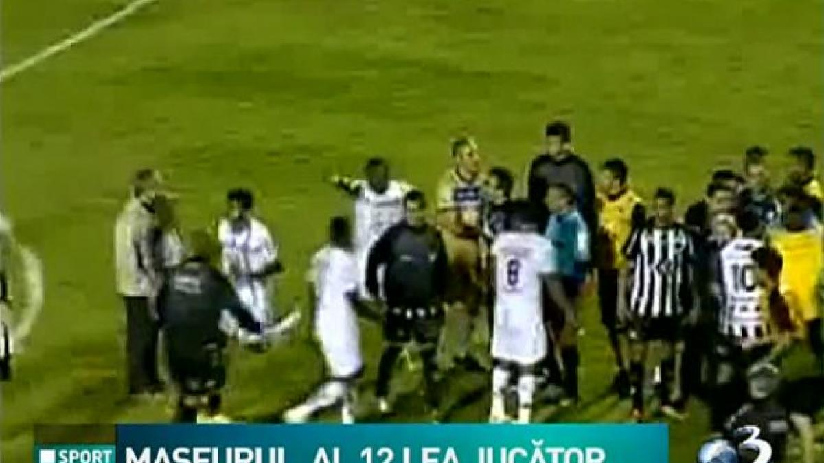 n a vrut ca echipa sa sa piarda si a intrat pe teren ce a facut maseurul unei echipe din brazilia