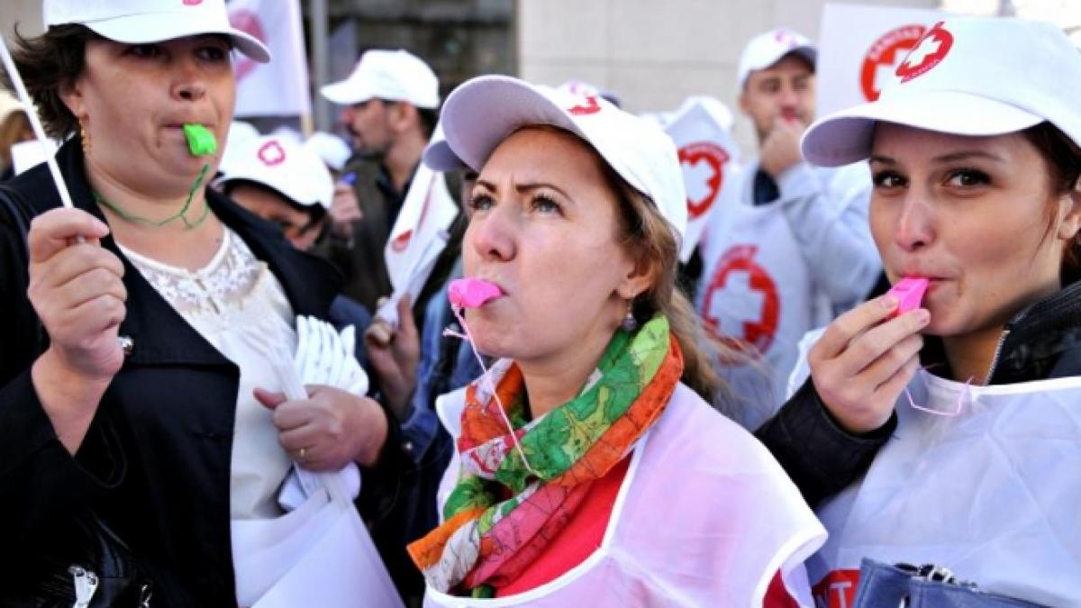 ministrul sanatatii se intalneste cu medicii care protesteaza de trei zile in fata ministerului