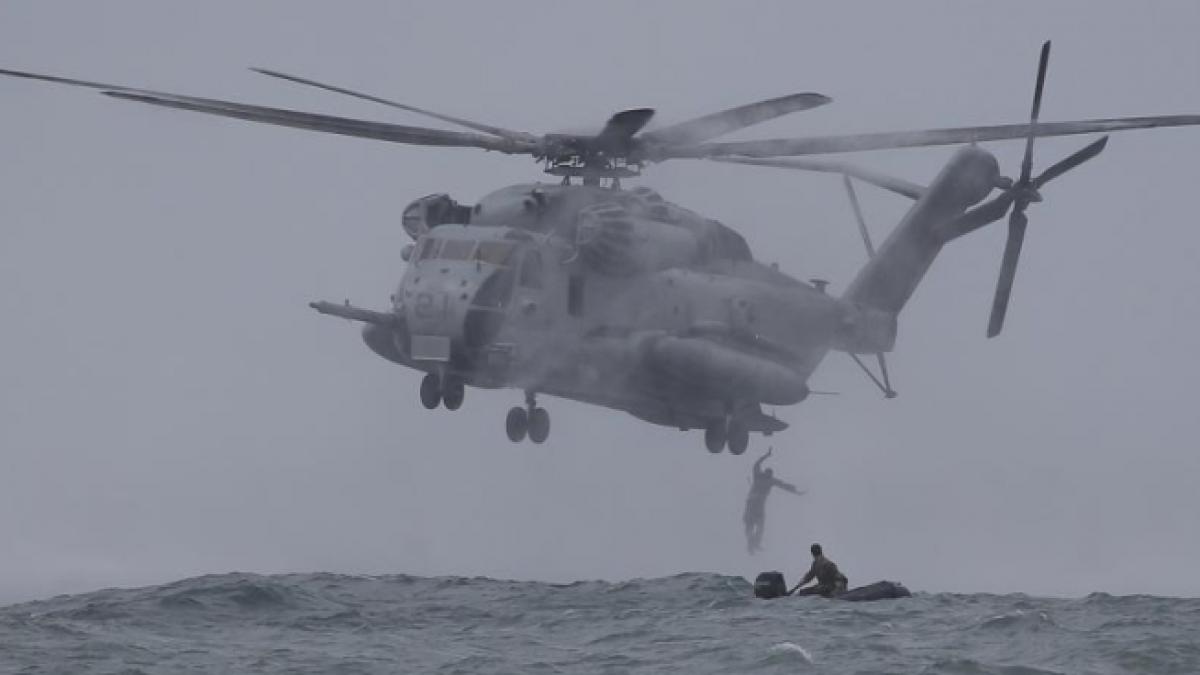un elicopter al marinei americane s a prabusit in mare