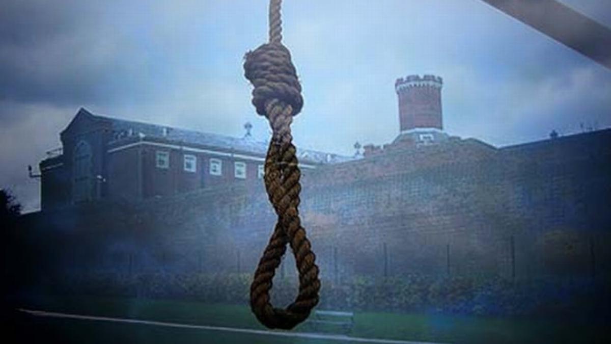 un roman a fost gasit spanzurat intr o celula a politiei