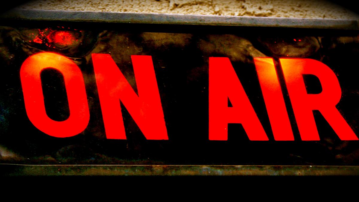 anuntul facut de un post de radio in doar doua ore inchidem pravalia