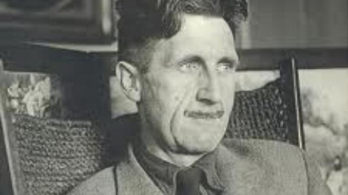 sunt printre cele mai bizare obiecte licitate vreodata esarfe patate cu sangele lui george orwell