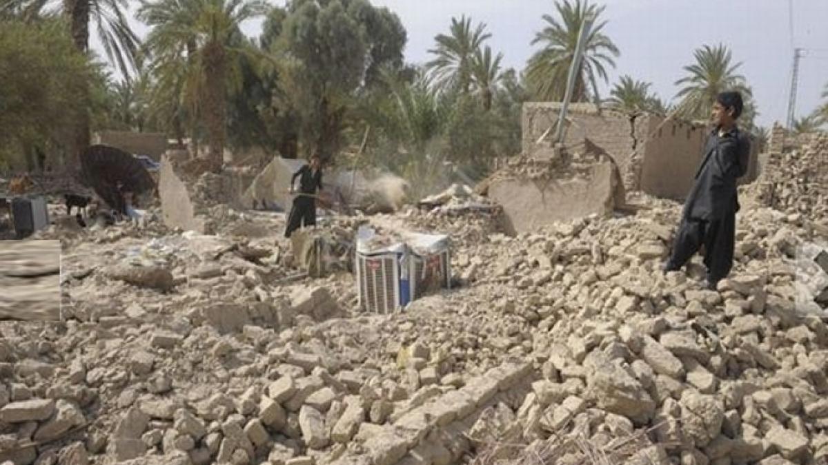 cel mai recent bilant al victimelor cutremurului din pakistan 328 de oameni au murit si 450 au fost