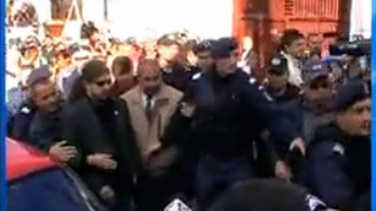 primarul din rosia montana cei care au huiduit comisia parlamentara nu sunt localnici