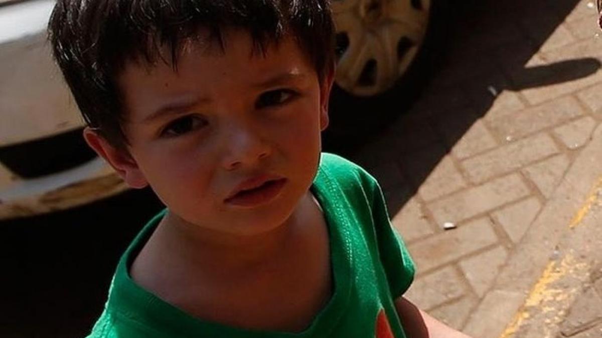 acest baietel a devenit erou vorbele sale au schimbat destinul familiei amenintate de teroristi