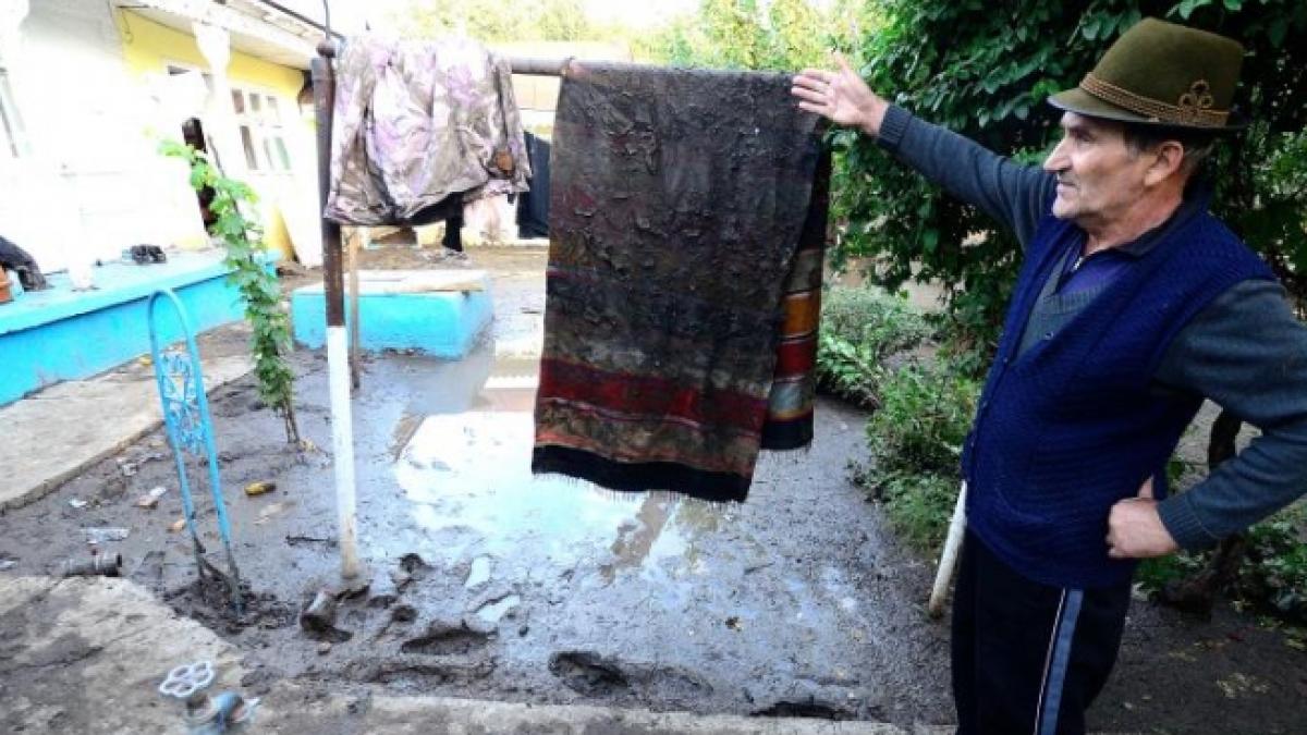 dupa inundatii oamenii din galati se lovesc de un nou fenomen nu mai putem sa stam ne e frica in