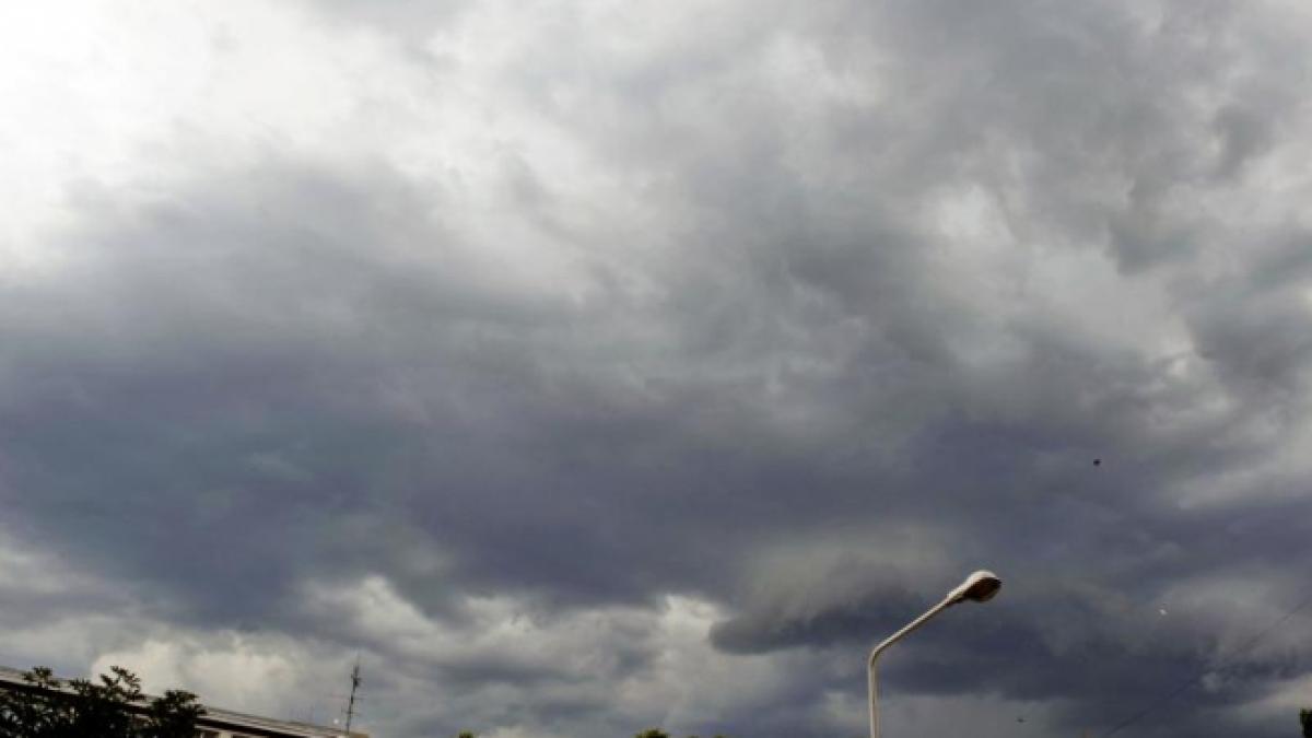 cod portocaliu de ploi pana miercuri pentru mai multe judete