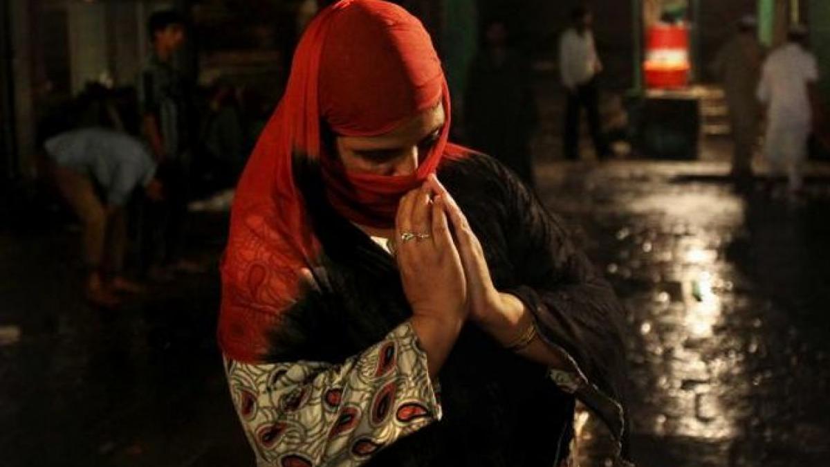 este una dintre cele mai crude pedepse de pe pamant o femeie a fost omorata cu pietre pentru ca