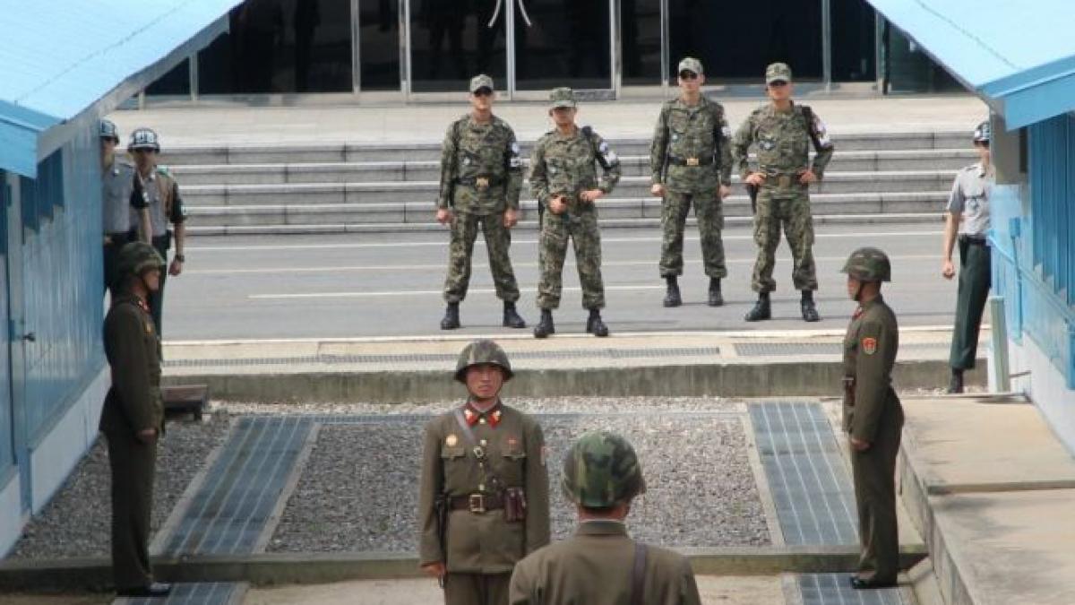 chuck hagel a vizitat frontiera dintre cele doua corei