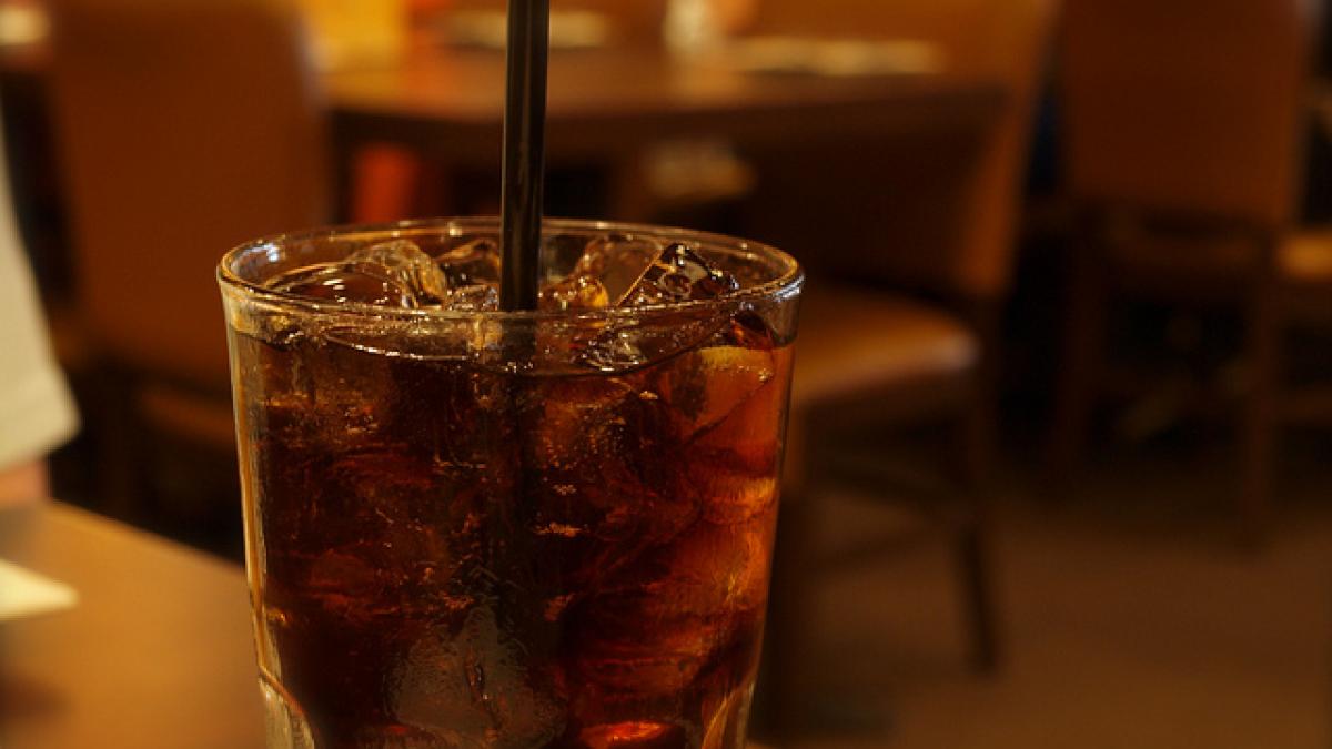 experimentul facut in sua care a socat lumea ce se intampla in corpul tau daca bei un pahar de cola