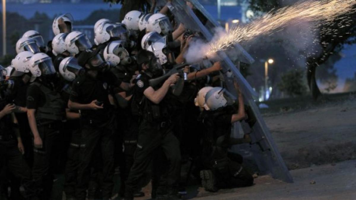 incidente pe aeroportul din istanbul politia a folosit gaze lacrimogene impotriva manifestantilor