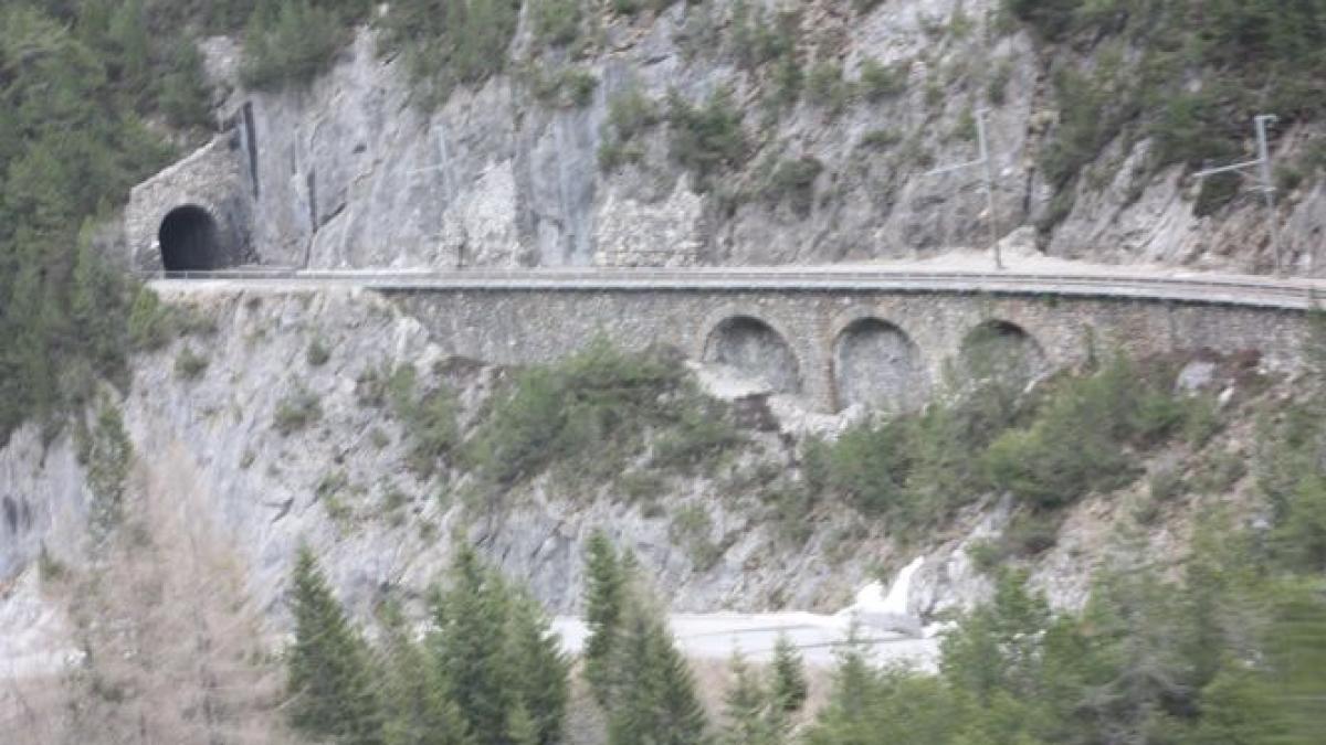 accident feroviar in belgia mai multe vagoane de marfa au cazut in prapastie