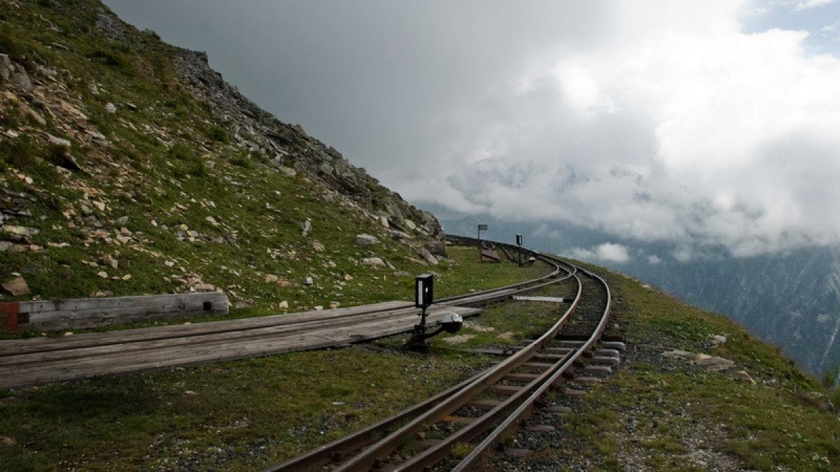 avem 11 000 de km de cale ferata iar din acestia 80 au nevoie de reparatii calatoria cu trenul