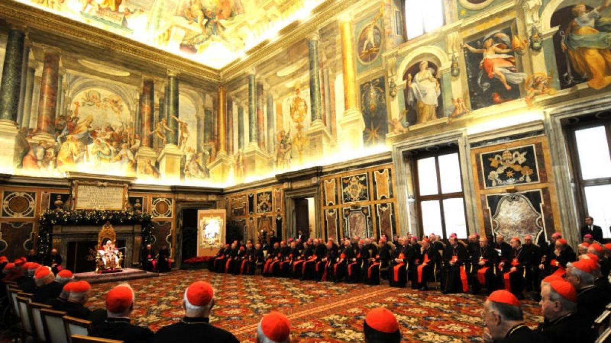 se intampla in aceste momente la vatican papa vrea sa restructureze biserica catolica