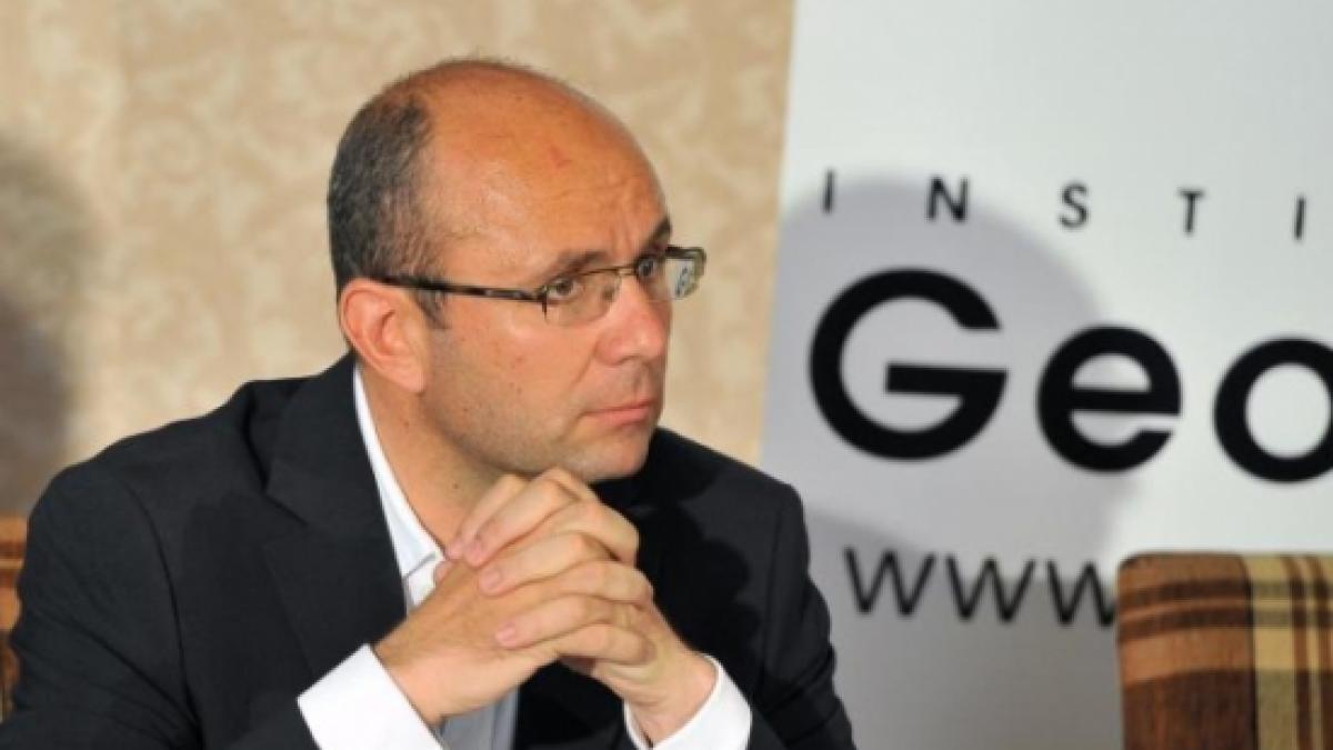 cozmin gusa a pus mana pe catalog si s a facut profesor