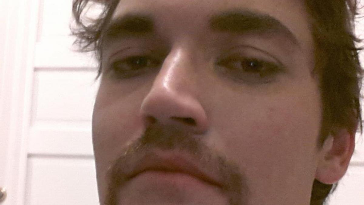 el este geniul raului ce a gasit fbi ul in calculatorul sau este infiorator conducea un imperiu din