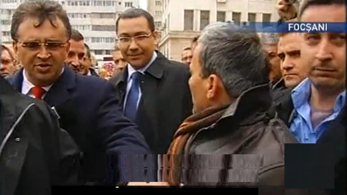 oprisan in rol de bodyguard pentru premierul ponta