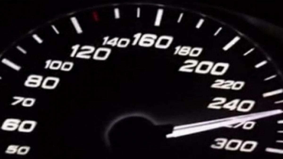 un tanar de 19 ani prins cu 214 km h pe autostrada soarelui