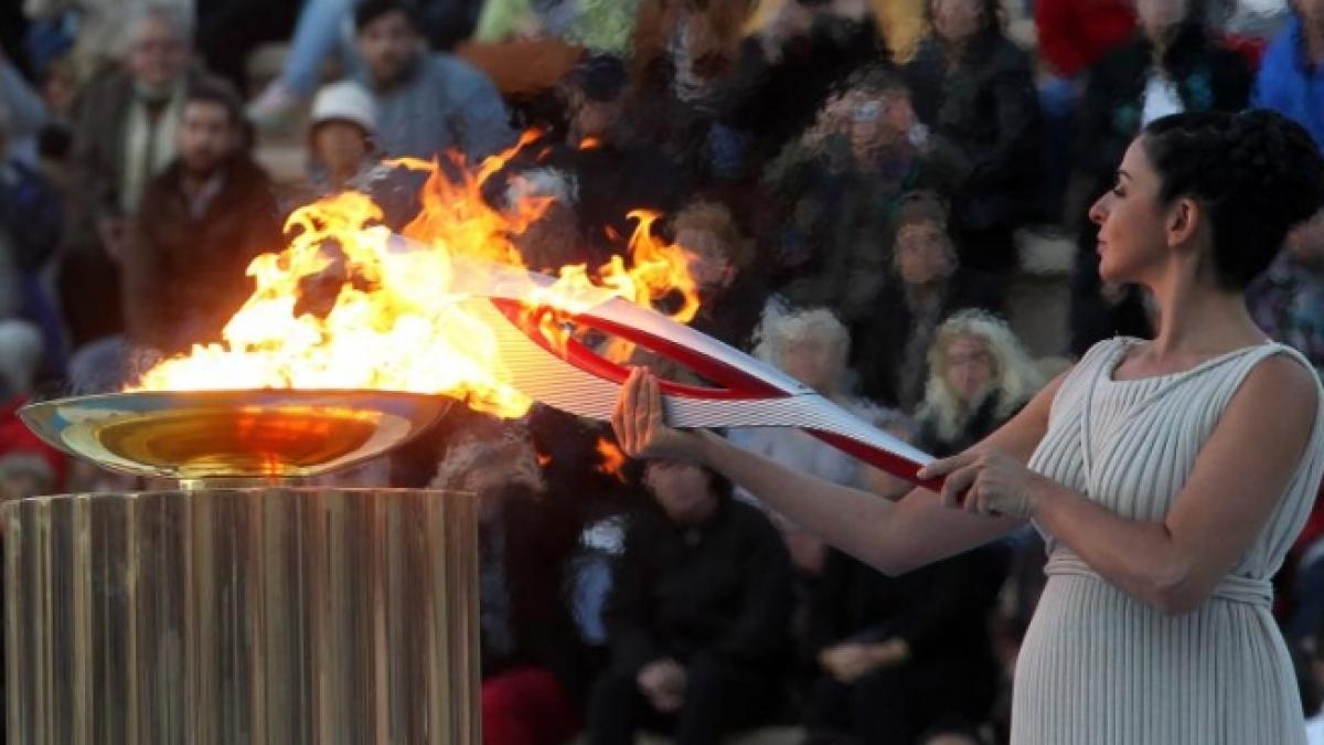 vladimir putin va da startul stafetei tortei olimpice