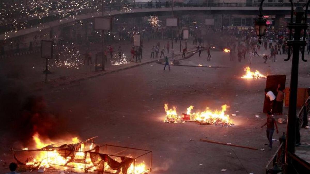 confruntari violente in egipt peste 50 de morti si sute de raniti intre sustinatorii si opozantii