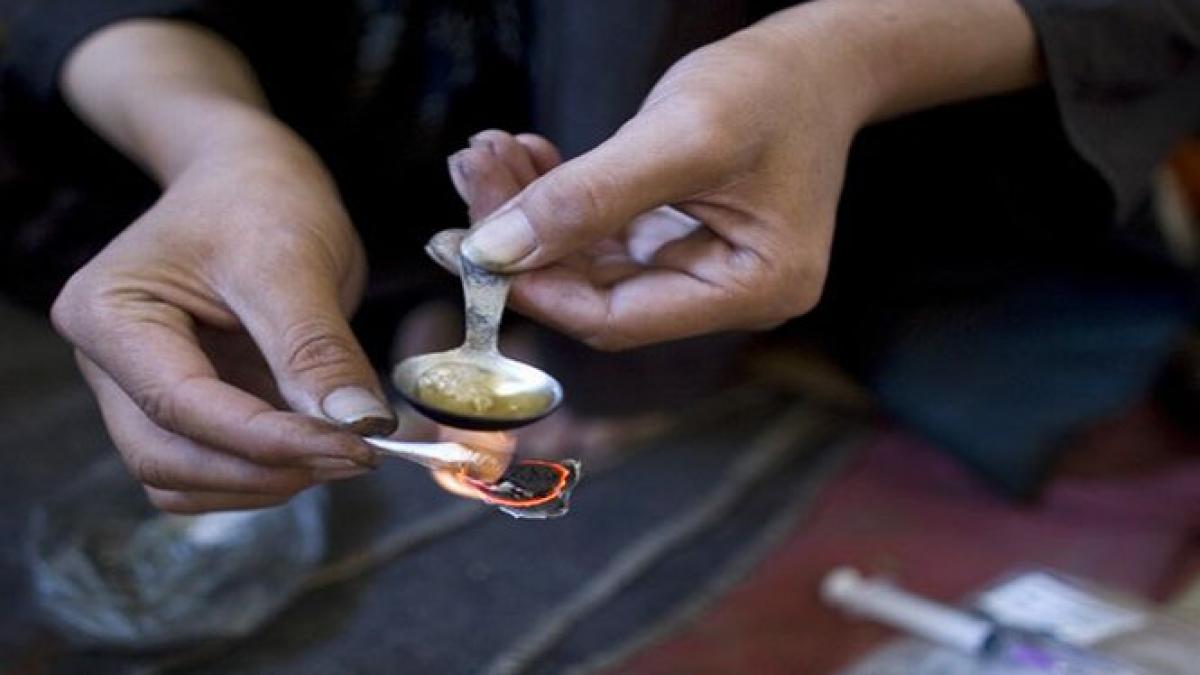 seful antidrog din siberia a fost arestat cand vindea heroina