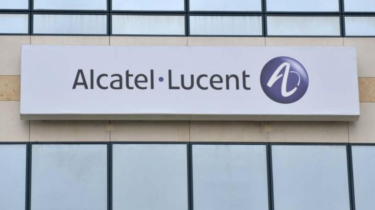 alcatel lucent ar putea concedia 10 000 de angajati pentru a reveni pe profit