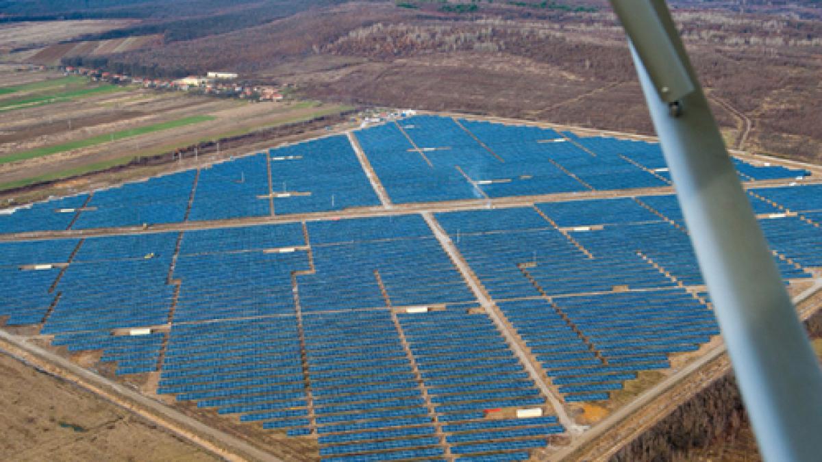 banca romaneasca finanteaza un parc fotovoltaic din judetul calarasi cu 5 4 milioane de euro