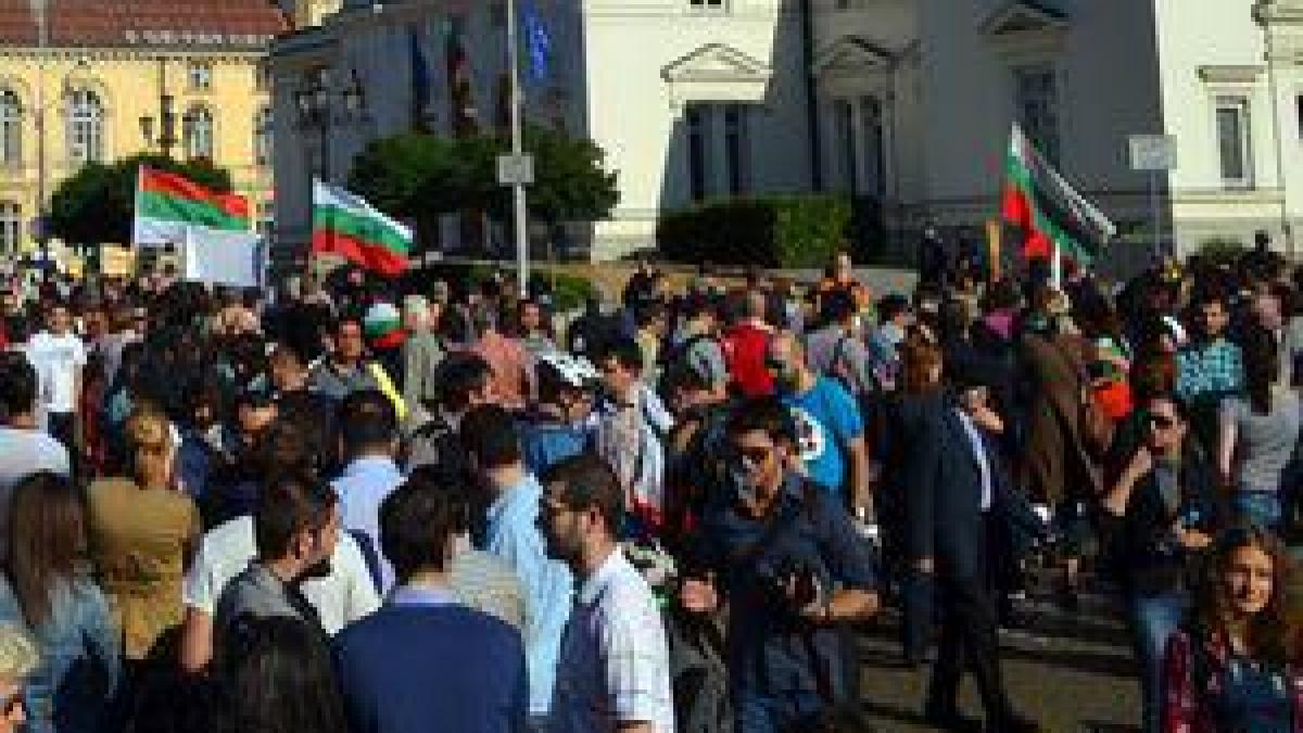 ciocniri violente intre protestatari si politie la sofia