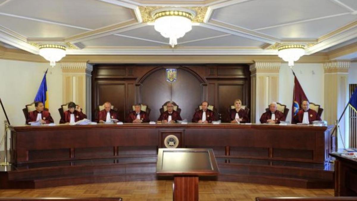 presedintele basescu a sesizat cc asupra legii privind cooperarea dintre parlament si guvern in