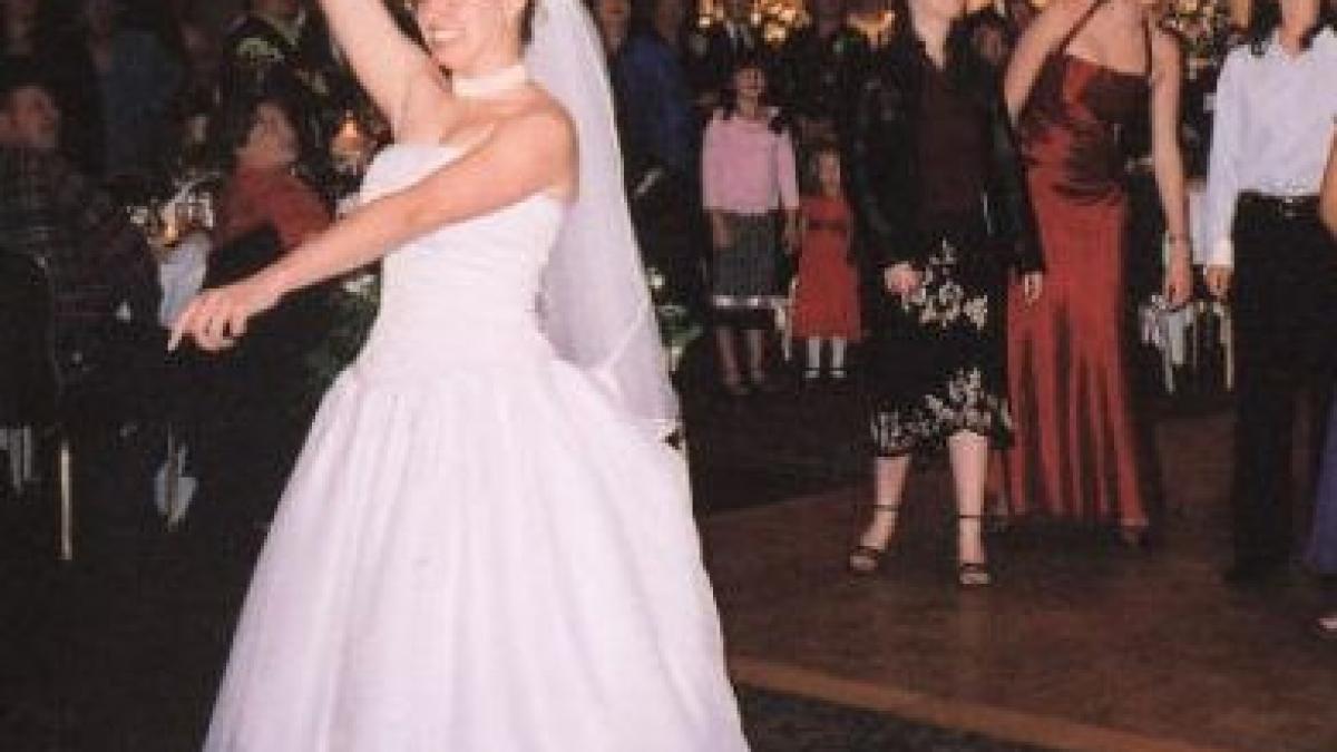 cum s a transformat o masa festiva de la nunta intr o cina pentru oamenii strazii