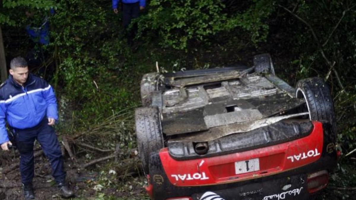 o masina de raliu a intrat in multime la o cursa din somerset