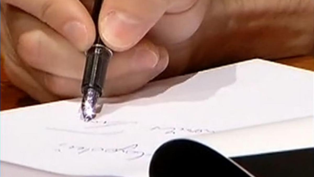 marius tuca de la jurnalism la poezie imagini de la lansarea cartii am sa te iubesc pana la