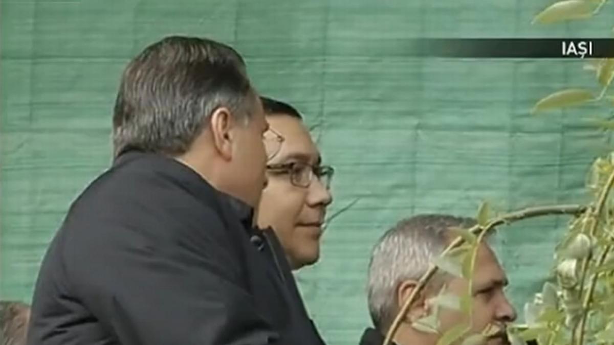 pelerinaj politic la moastele sf parascheva ponta si dragnea au avut locuri rezervate la slujba