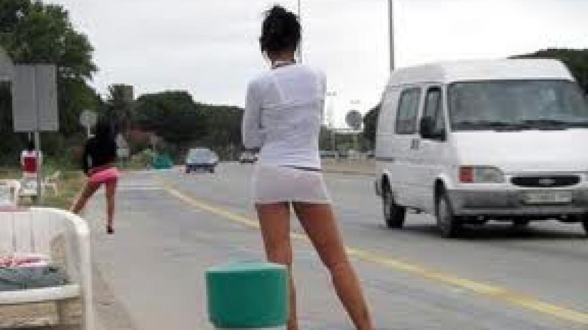 sase persoane acuzate de proxenetism si trafic de minori au fost arestate in mures