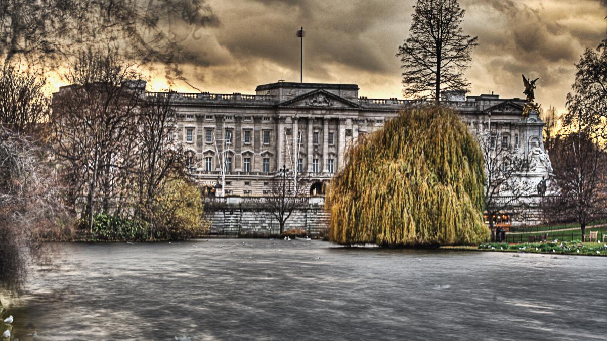 Alertă la Casa Regală a Marii Britanii. Ce s-a întâmplat chiar în curtea Palatului Buckingham
