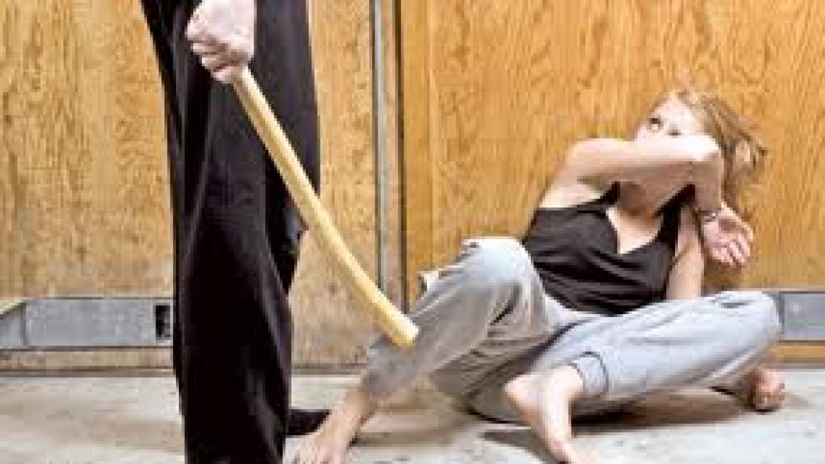 o femeie din vaslui a ajuns in stare grava la spital dupa ce a fost batuta de sot cu ciocanul