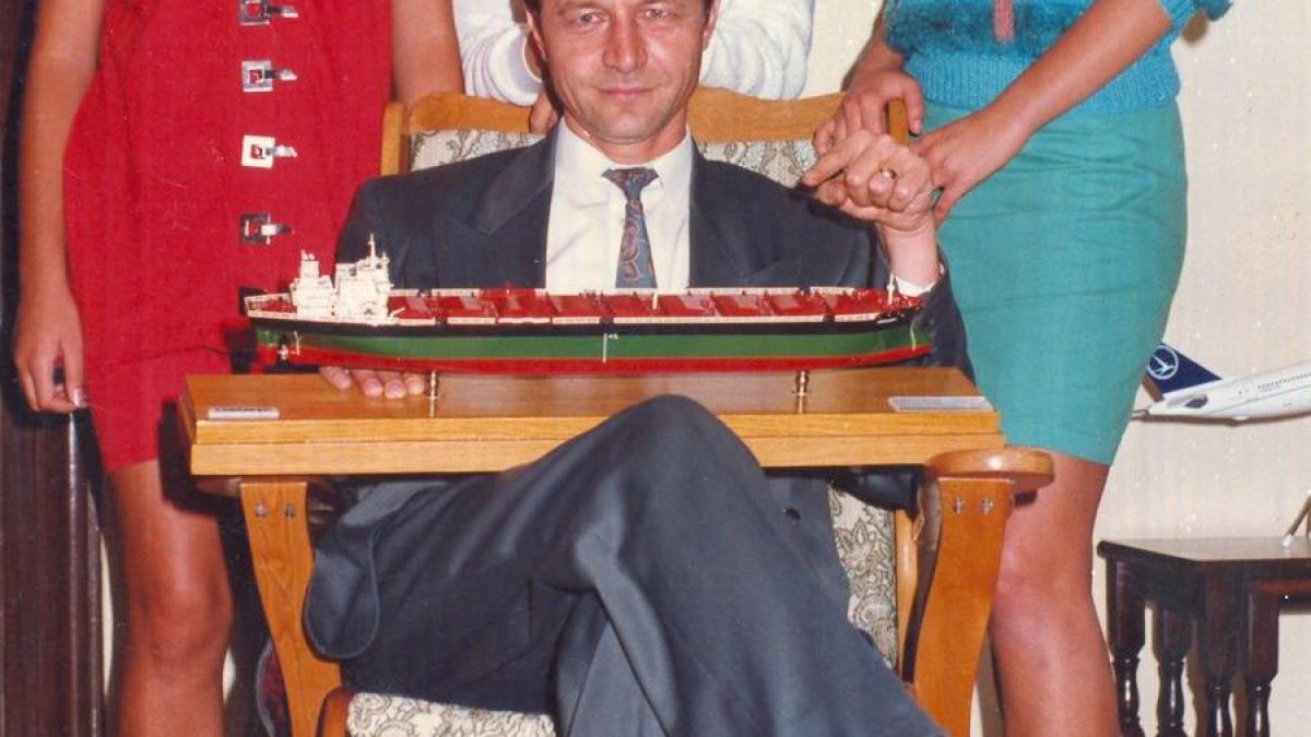 poza de colectie traian basescu fotografiat in compania femeilor din viata lui