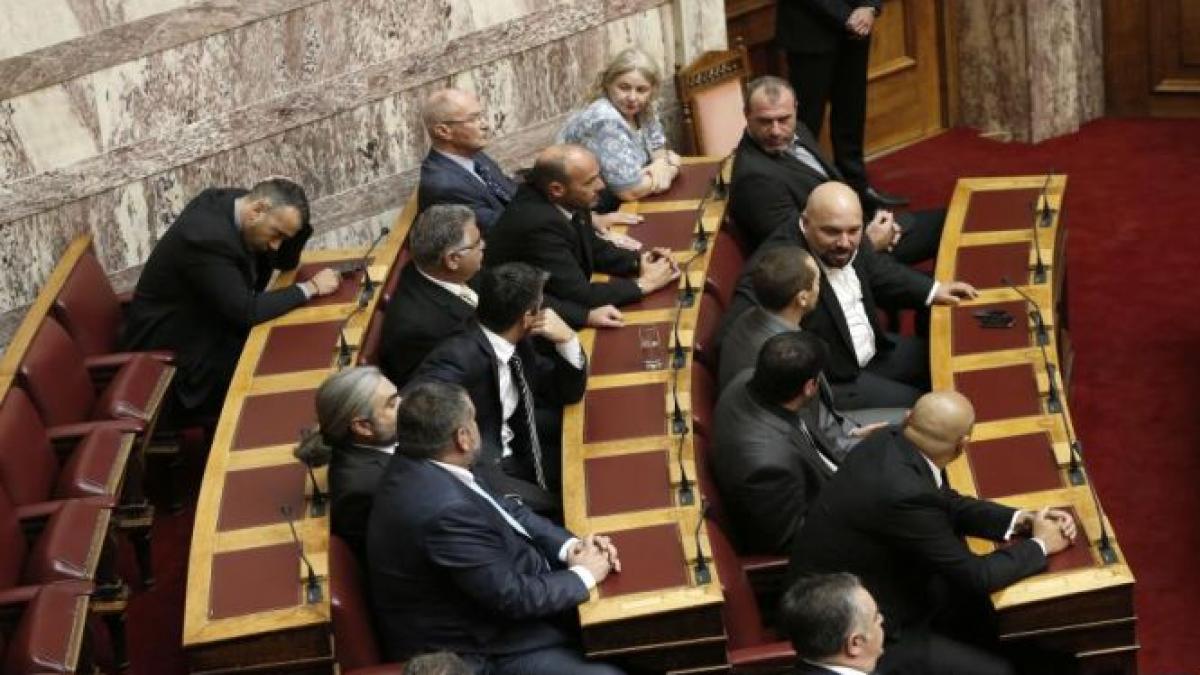parlamentul grec a ridicat imunitatea a trei deputati neonazisti