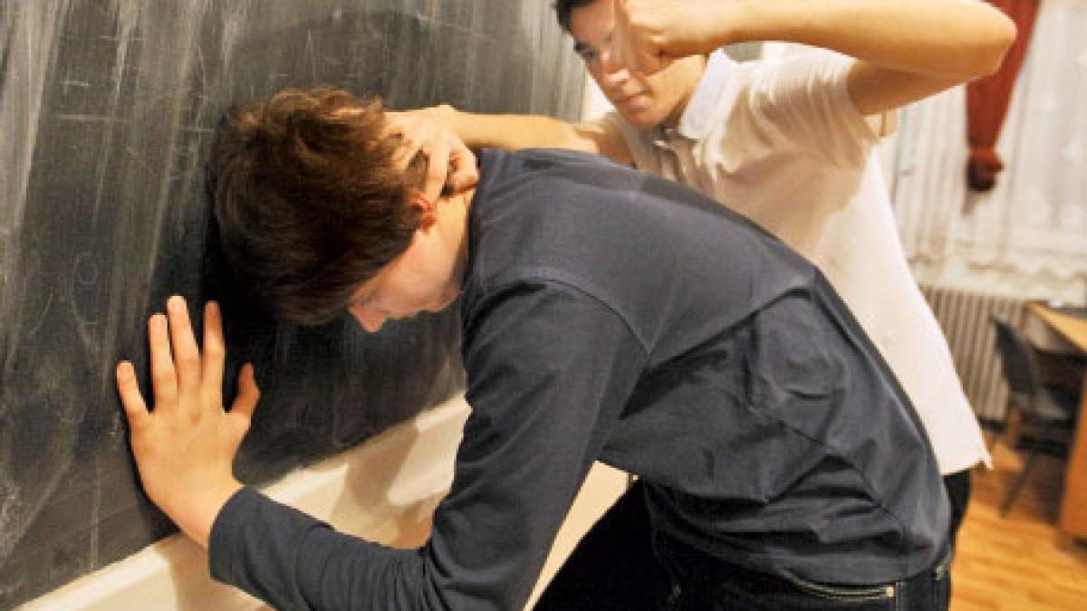 directorul unei scoli din sfantu gheorghe si un profesor cercetati pentru lovirea unor elevi