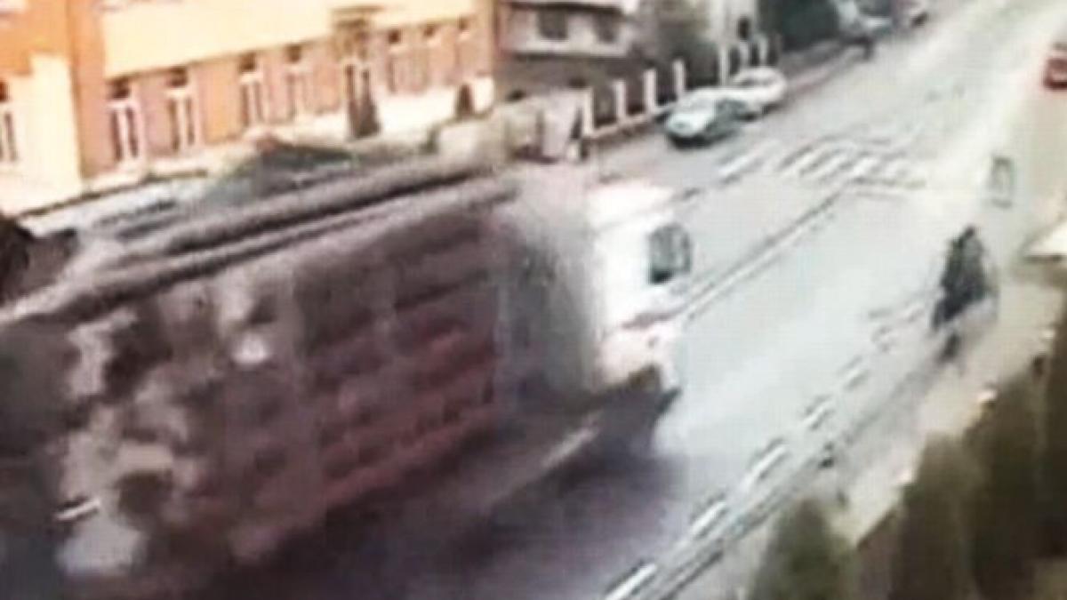 soferul camionului cu lemne care a omorat doi oameni la bistrita nasaud cercetat in libertate