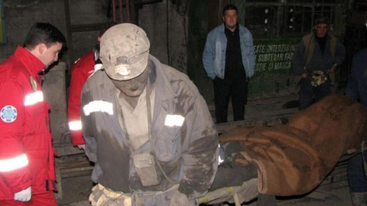 un miner a murit si alti sase au fost raniti in urma unui accident la mina rosiuta din gorj