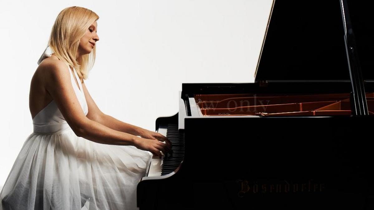 valentina lisitsa supranumita pianista youtube vine in romania e una dintre cele mai