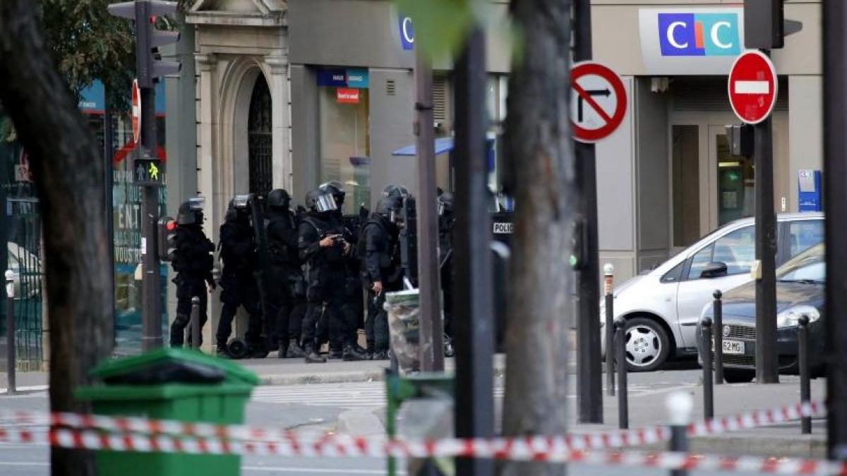 criza ostaticilor din paris a luat final agresorul a acceptat sa elibereze oamenii si s a predat