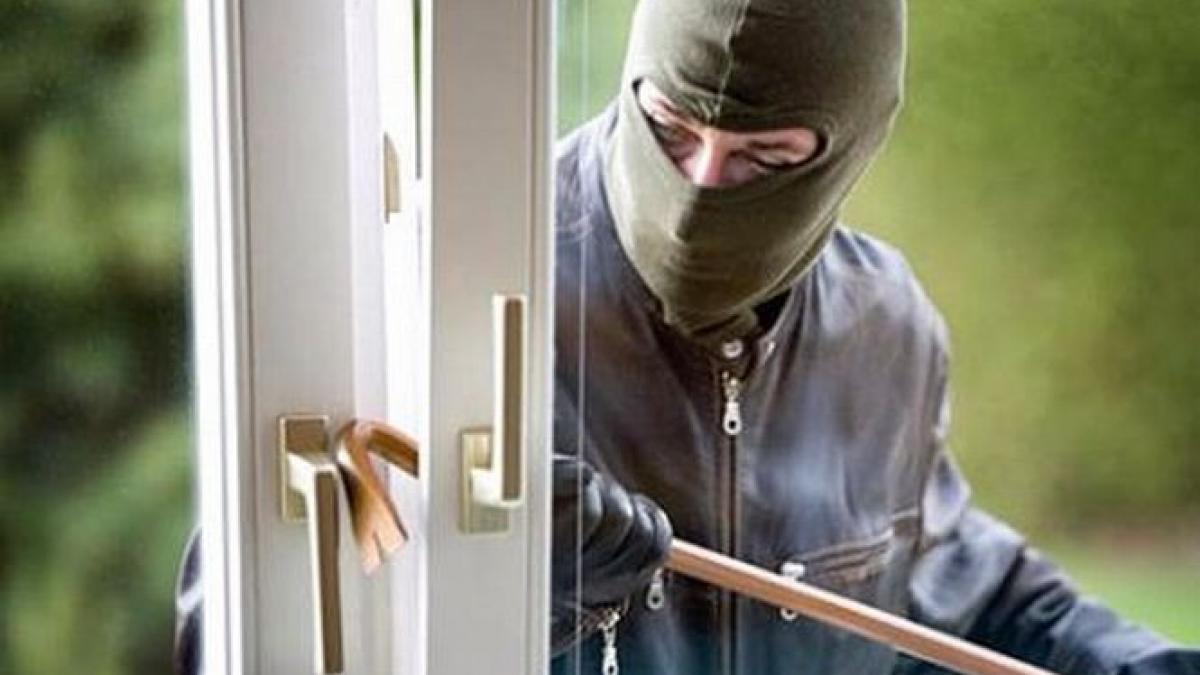 in comuna mehedinteana gruia hotii fac legea satenii sunt nevoiti sa negocieze cu banditii ce sa le